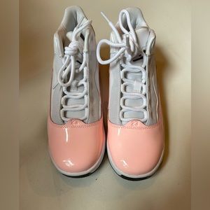 Kids 6Y Pink White and Black Jordan Max Aura 2